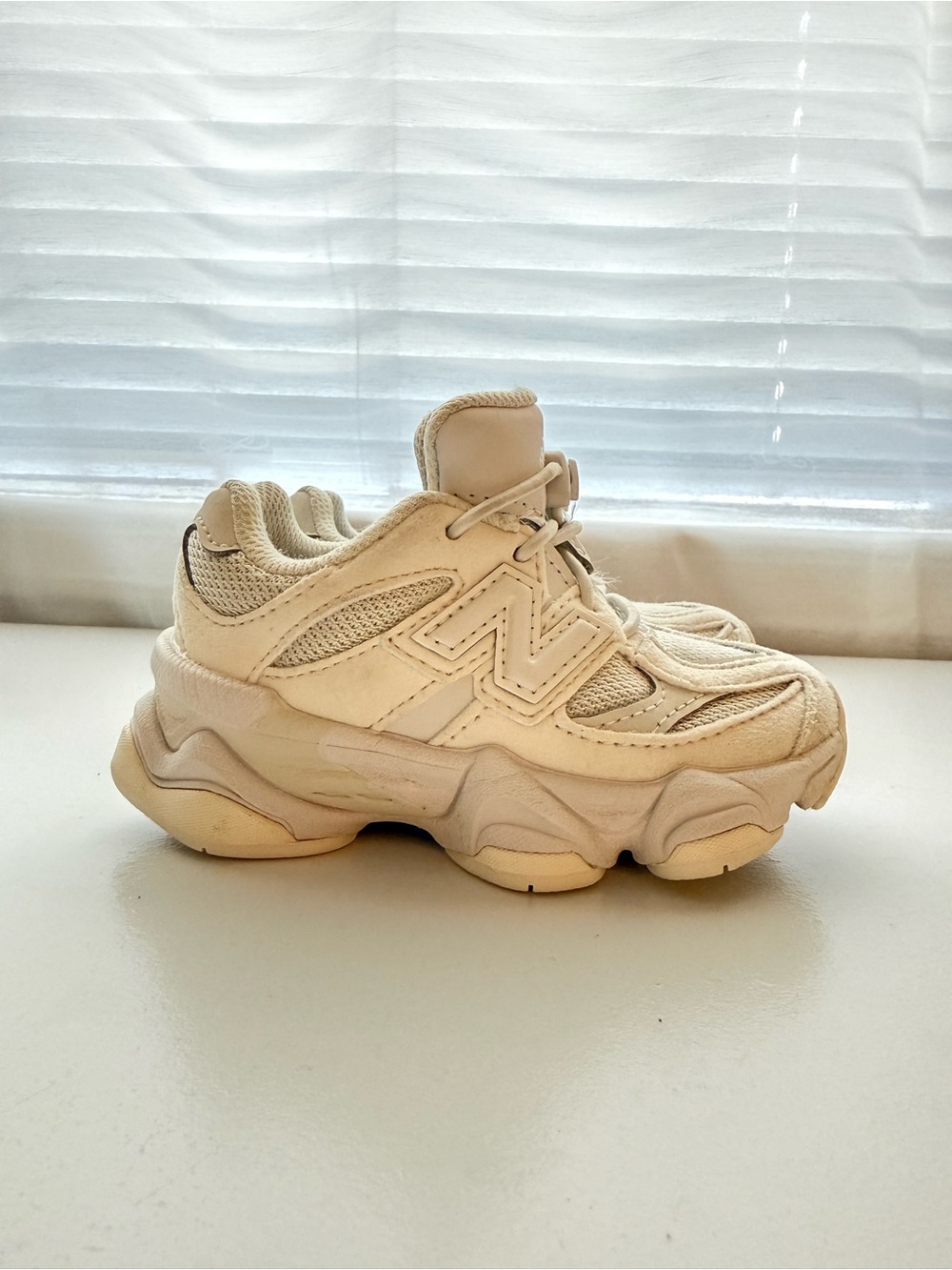 New Balance Kids Cream Chunky Athletic Sneakers
